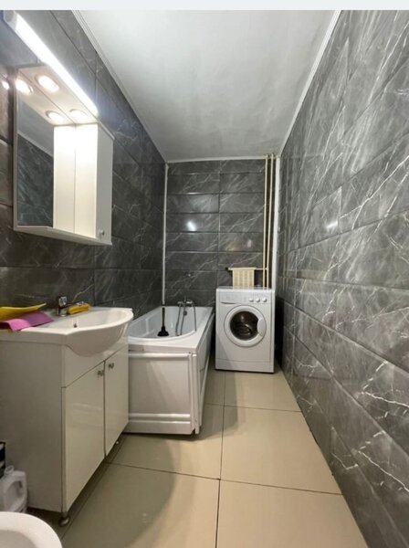 Mihai Bravu, Mall Vitan,