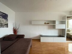 Mihai Bravu, Mall Vitan